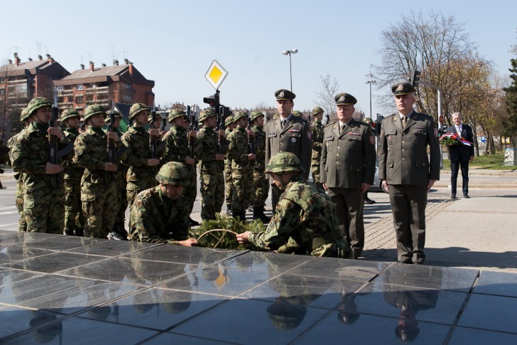 Predstavnici Vojske Srbije položili cveće