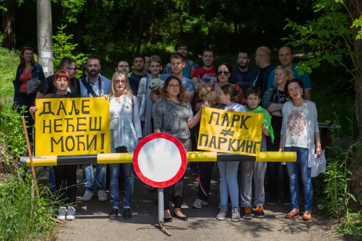 Aktivisti Lokalnog fronta Va - Ne da(vi)mo Pećinu