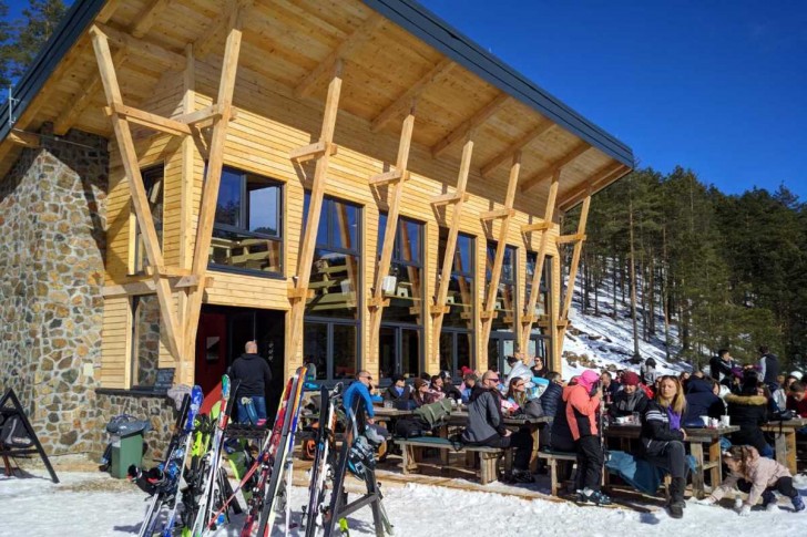 Kafe-restoran Divčibar na ski stazi Crni vrh