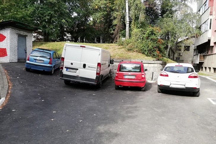 Parkiranje van parking mesta
