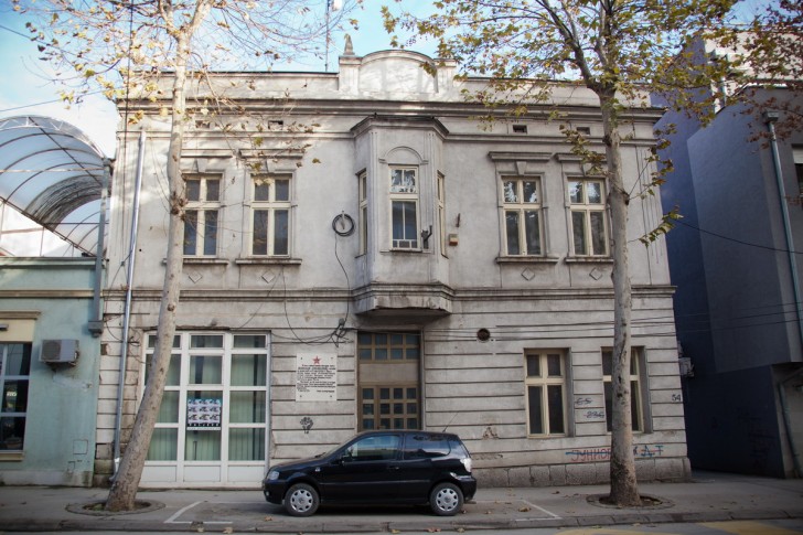 Zgrada u Vuka Karadžića 