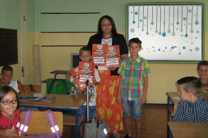 Jelica Stojanović sa prvacima u Petoj školi