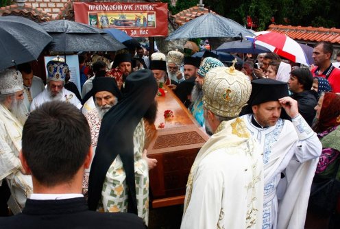 Prenos Justinovih mo&scaron;tiju (foto: Sreten Pantelić)