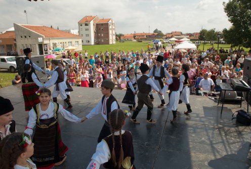 Kultruno umetnički program na otvaranju Ilindanskog vašara (foto: Đorđe Đoković)