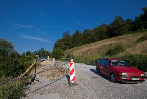 Oštećenje na putu Valjevo - Bajina Bašta, deo iznad Poćute (foto: Đorđe Đoković)