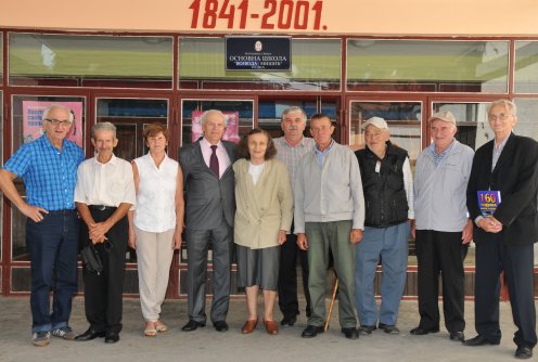 Nekadašnji „mali” maturanti iz Pecke (foto: Milan Đokić)