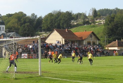 <p>Utakmica OFK Osečina - Radnički</p> (foto: Dragan Savić)