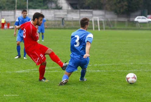 <p>Čočović &scaron;utira na gol Zvižda</p>
<p>&nbsp;</p> (foto: Sreten Pantelić)