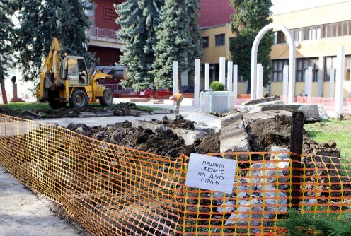 Radovi ispred Centra za kulturu (foto: Đorđe Đoković)