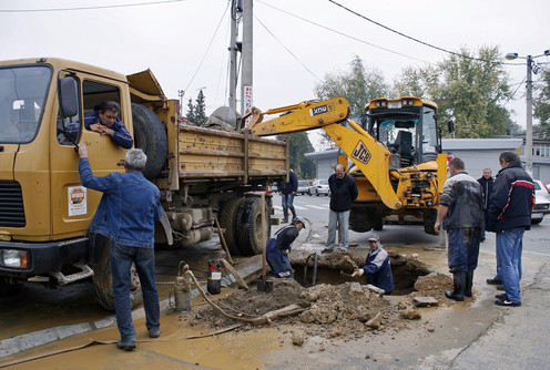 Ekipa Vodovoda na terenu (ilustracija) (foto: Đorđe Đoković)