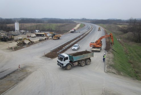 Radovi na autoputu od Ruklade prema Lajkovcu (foto: Dragana Nedeljković)