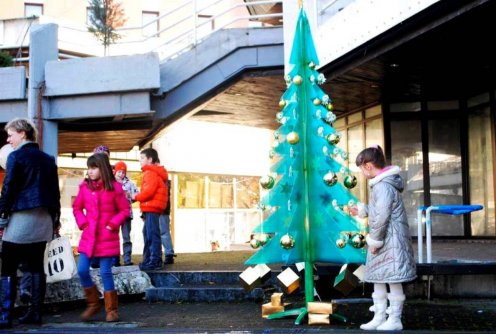 Jelka-skulptura na Trgu (foto: VAKUM)