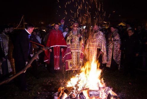 Paljenje badnjaka (foto: Đorđe Đoković)