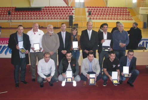 Dobitnici priznanja sa rukovodstvom Lajkovca (foto: Branko Petrović)