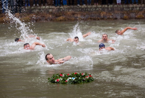 Plivanje za Bogojavljenski krst (2015.) (foto: Đorđe Đoković)