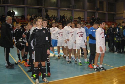 Pioniri Partizana (levo) i Škole fudbala Senjak iz Valjeva  (foto: Dragan Savić)