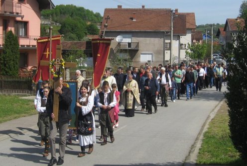 Slavska povorka na ulicama Osečine  (foto: Dragan Savić)