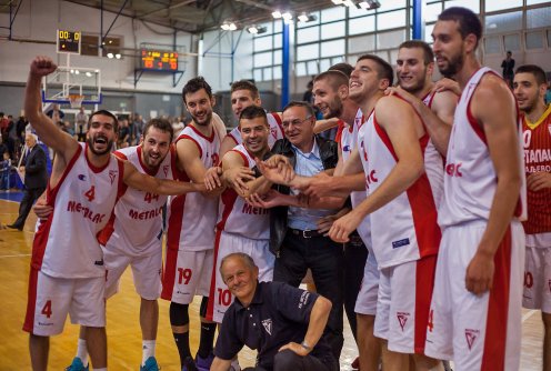 Boško Đukanović sa igračima Metalca slavu pobedu (foto: Đorđe Đoković)