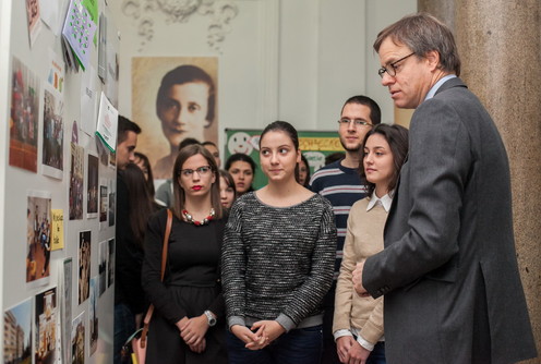 Ambasador Aksel Ditman sa gimnazijalcima (foto: )
