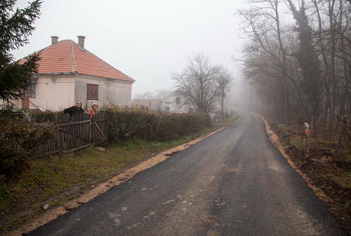 Asfalt u Beomuževiću (foto: Đorđe Đoković)