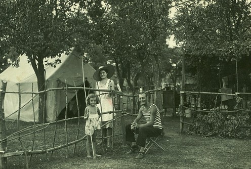 Ljubica, Vera i Momčilo u Valjevu, 1930. (foto: )