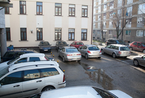 Parking kod Višeg tužilaštva (foto: Đorđe Đoković)