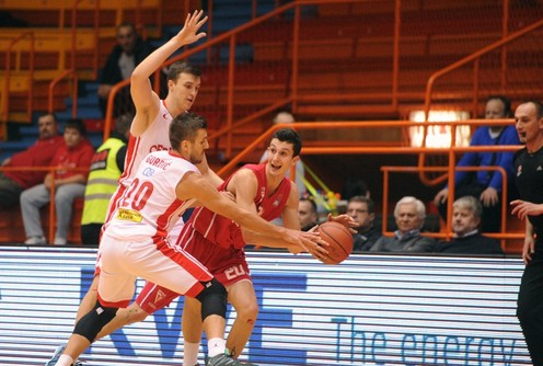 Gordić u duelu sa Rakićevićem (foto: www.abaliga.com)