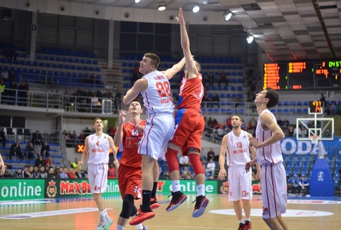 Gabrić u duelu sa Avramovićem i Stanojevićem (foto: www.kss.rs)