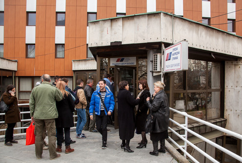 Ispred prostorija SNS-a (građani podržali listu) (foto: Đorđe Đoković)