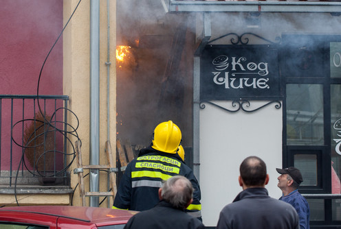 Intervencija vatrogasaca (foto: Đorđe Đoković)