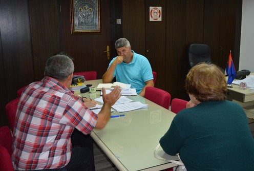 Dragan Jeremić razgovara sa građanima (foto: www.valjevo.rs)