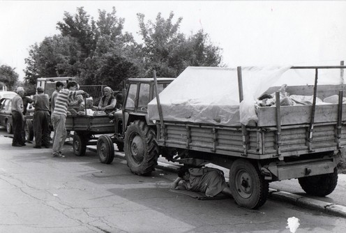 Izbeglice nadomak Valjeva, avgust 1995. (foto: Foto arhiva revija Kolubara)