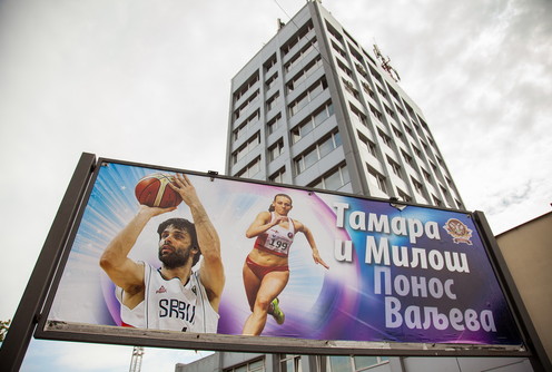 Bilbord ispred Gradske kuće (foto: Đorđe Đoković)