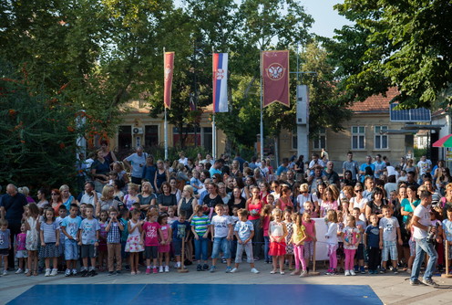 Prvaci, roditelji i učitelji na Trgu 2016. (foto: Đorđe Đoković)