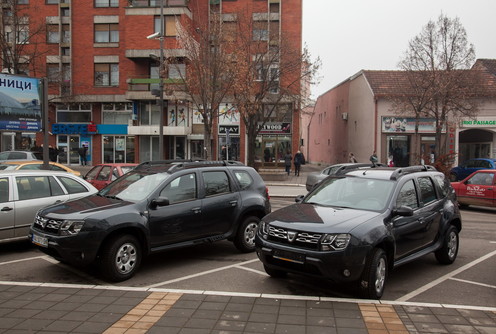 Dacia duster na parkingu Gradske uprave (ilustracija) (foto: Đorđe Đoković)