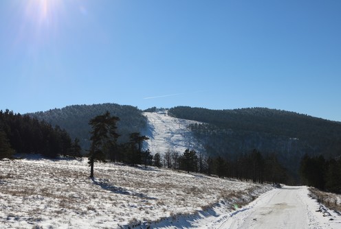Put za ski stazu na Divčibarama (foto: Kolubarske.rs)