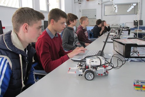 Roboti za škole (foto: Kolubarske.rs)