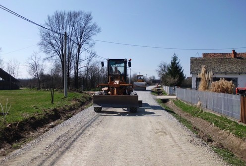 Pripremni radovi kroz Ždralovicu (foto: Dragana Nedeljković)