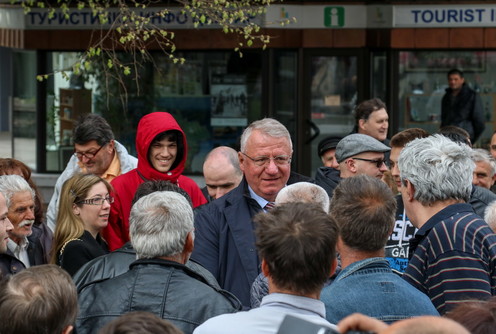 Vojislav Šešelj sa pristalicama (foto: Đorđe Đoković)