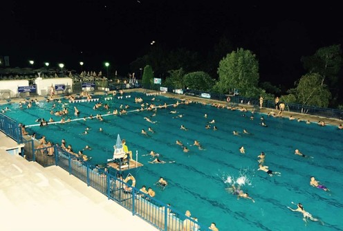 Noćno kupanje u Petnici (foto: Kolubarske.rs)