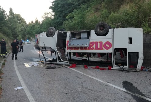 Prevrtanje autobusa (foto: Kolubarske.rs)