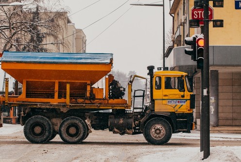 Čišćenje snega sa gradskih ulica (foto: Đorđe Đoković)