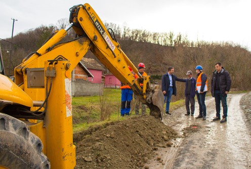 Radovi na izgradnji vodovodne mreže  (foto: www.mionica.rs)