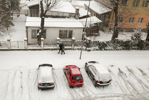 Parking pod snegom (foto: Đorđe Đoković)