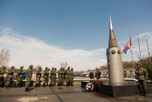 Polaganje venca na spomenik pilotu Milenku Pavloviću  (foto: Đorđe Đoković)