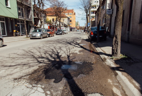 Zakrpljene rupe u Hajduk Veljkovoj ulici (foto: Đorđe Đoković)