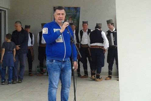 Gradonačelnik otvorio Dane sremuša u Donjem Taoru 2017. (foto: www.valjevo.rs)