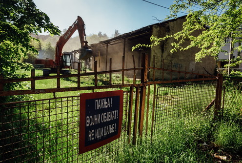 Rušenje objekata kasarne Kadinjača (april 2018.) (foto: Đorđe Đoković)