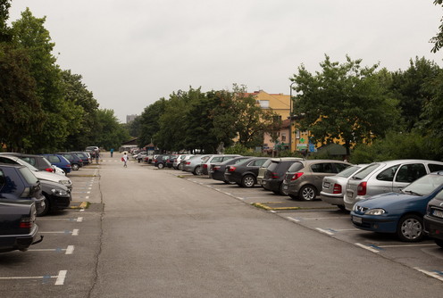 Parking kod Doma zdravlja (foto: Đorđe Đoković)