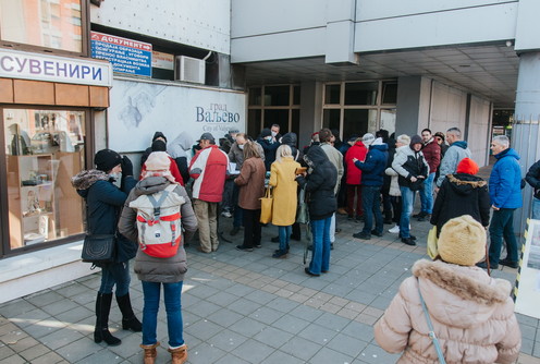 Građani potpisuju zahtev  za javnu raspravu (foto: Đorđe Đoković)